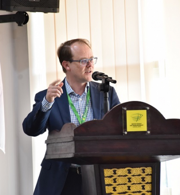 Tgl 28 Dr. Joel Hodge ketika menyampaikan materi